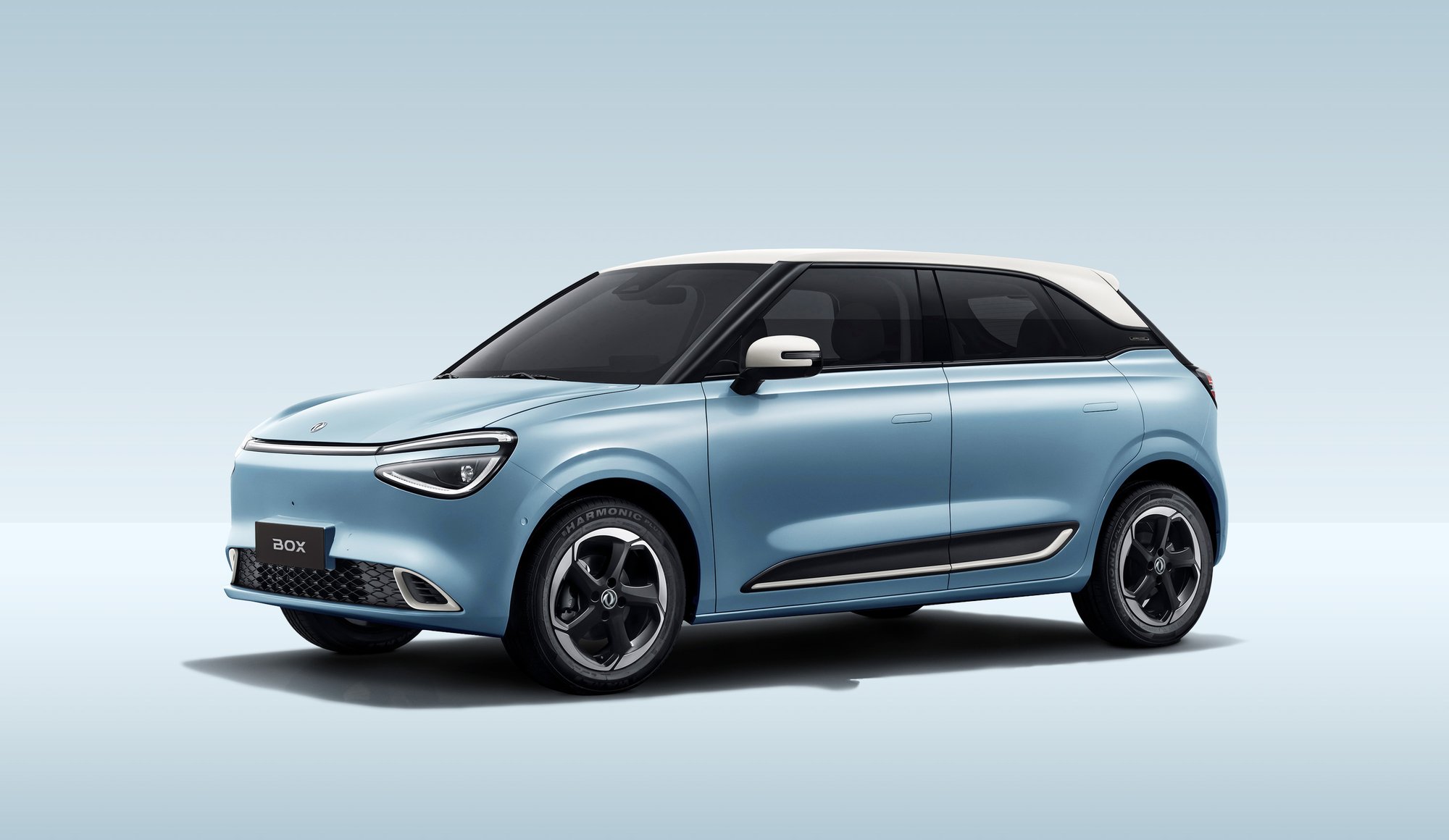 Dongfeng_BOX_Sky_Blue_white_roof